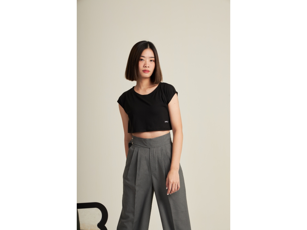 https://d2cva83hdk3bwc.cloudfront.net/nmc-x-pisi-crop-top-black-2.jpg
