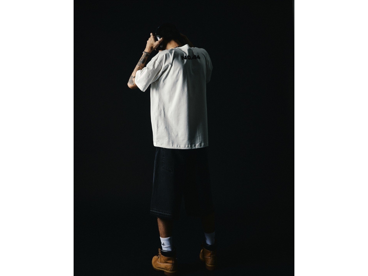 https://d2cva83hdk3bwc.cloudfront.net/nwl24-no-44-02-ovs-t-shirt-white-4.jpg