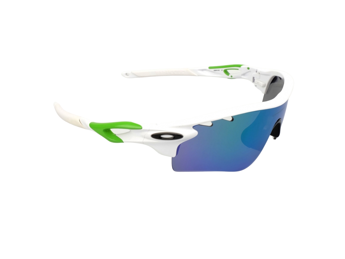 https://d2cva83hdk3bwc.cloudfront.net/oakley-radarlock-oo9181-35-sunglasses-in-white-green-acetate-frame-with-blue-green-gradient-lenses-3.jpg