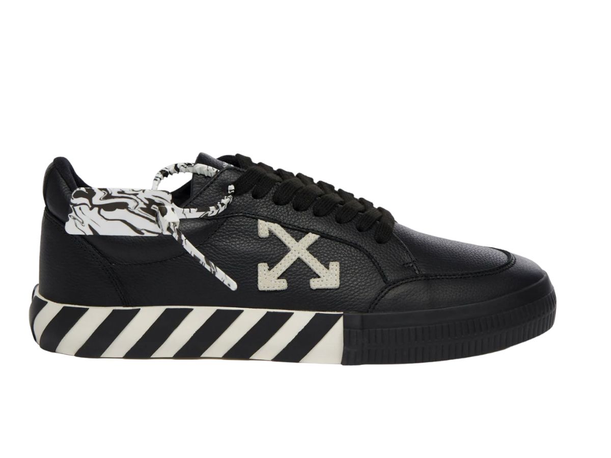 https://d2cva83hdk3bwc.cloudfront.net/off-white-vulc-low-leather-black-white--ss22--1.jpg