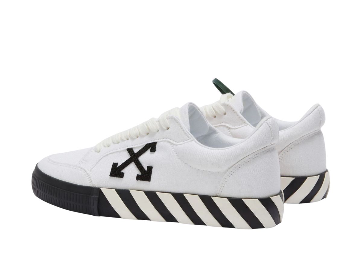 https://d2cva83hdk3bwc.cloudfront.net/off-white-vulc-low-leather-white-black--ss22--3.jpg