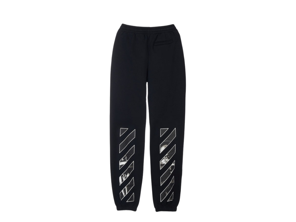 https://d2cva83hdk3bwc.cloudfront.net/omch029c99fle0041001-off-white-caravag-diag-slim-sweatpant-black-white-2.jpg