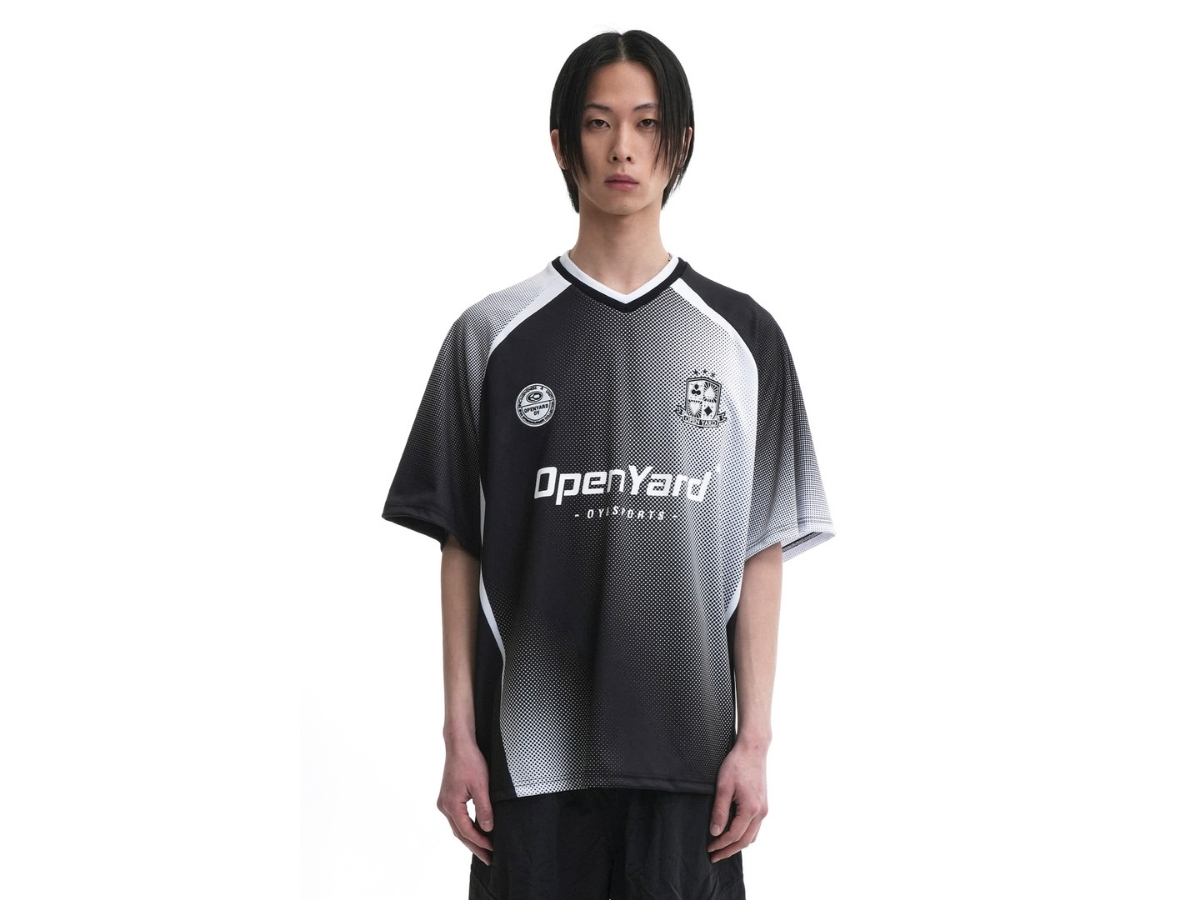 https://d2cva83hdk3bwc.cloudfront.net/oy-halftone-sports-jersey-t-black-3.jpg