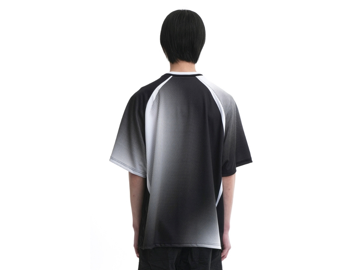 https://d2cva83hdk3bwc.cloudfront.net/oy-halftone-sports-jersey-t-black-4.jpg