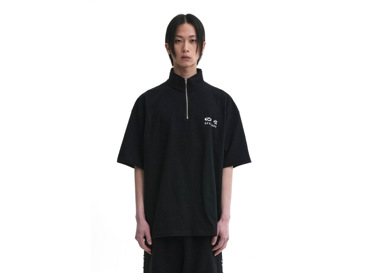 https://d2cva83hdk3bwc.cloudfront.net/oy-opyd-half-zipper-t-black-3.jpg