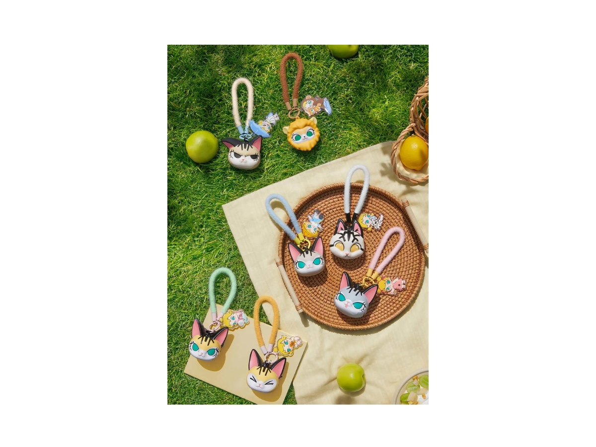 https://d2cva83hdk3bwc.cloudfront.net/pm-bbcccpmtttkbmbtsppbbm-pop-mart-together-to-the-kindergarten-baby-molly-baby-tabby-series-pinch-pendant-blind-box-multicolor-3.jpg