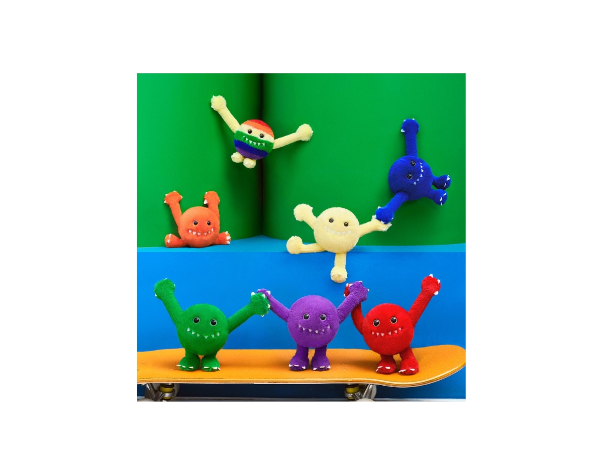 https://d2cva83hdk3bwc.cloudfront.net/pm-bbcpmihysppbbws-pop-mart-instinctoy-hug-you-series-plush-pendant-blind-box-whole-set-2.jpg