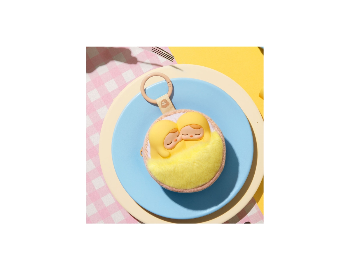 https://d2cva83hdk3bwc.cloudfront.net/pm-keapmpebsec-pop-mart-pucky-egg-beanie-series-earphone-case-2.jpg