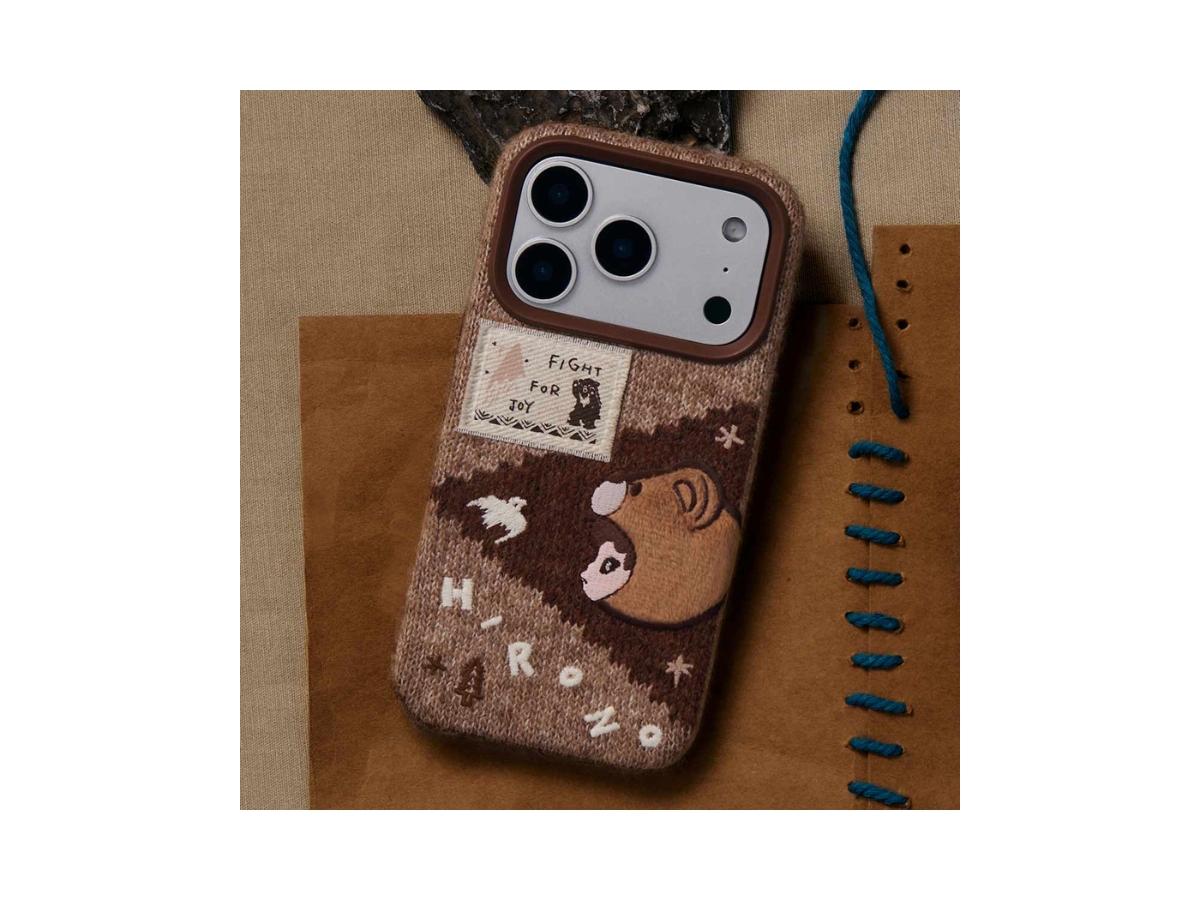 https://d2cva83hdk3bwc.cloudfront.net/pm-pcapmhrjskpci1pm-pop-mart-hirono-road-journal-series-knitted-phone-case-iphone-17-pro-max-2.jpg