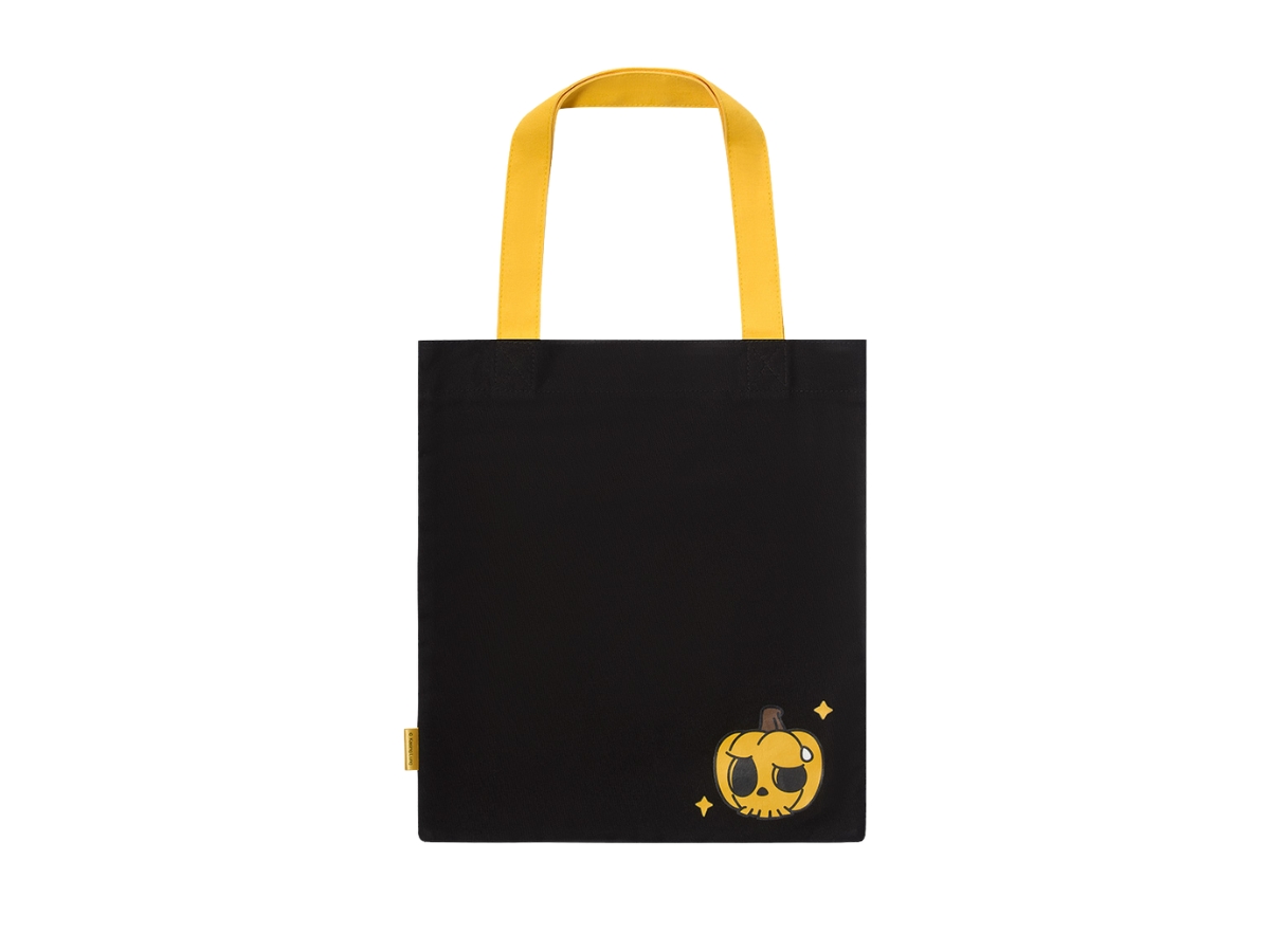https://d2cva83hdk3bwc.cloudfront.net/pop-mart-happy-halloween-party-series-labubu-canvas-bag-2.jpg