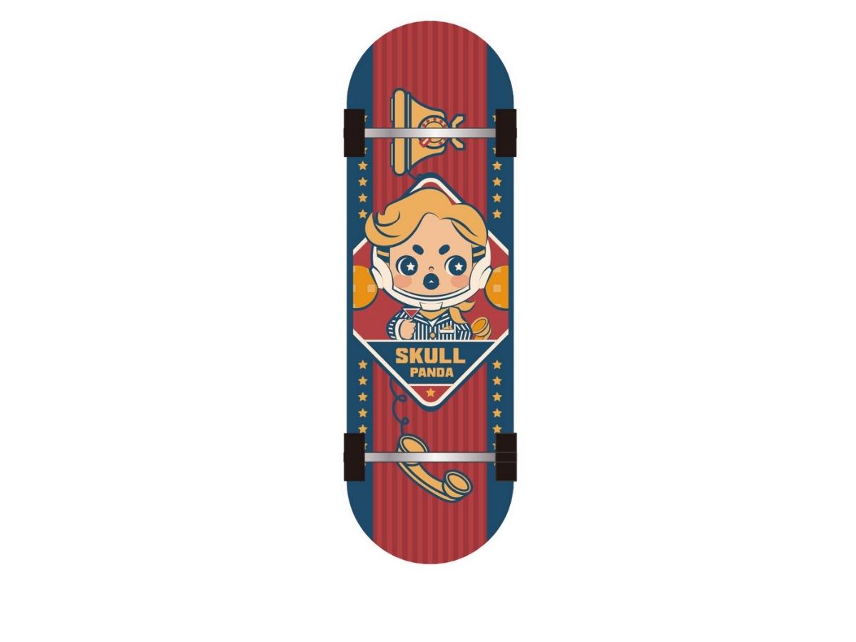 https://d2cva83hdk3bwc.cloudfront.net/pop-mart-leading-man--skullpanda-action--cut--finger-skateboard-badge--1.jpg