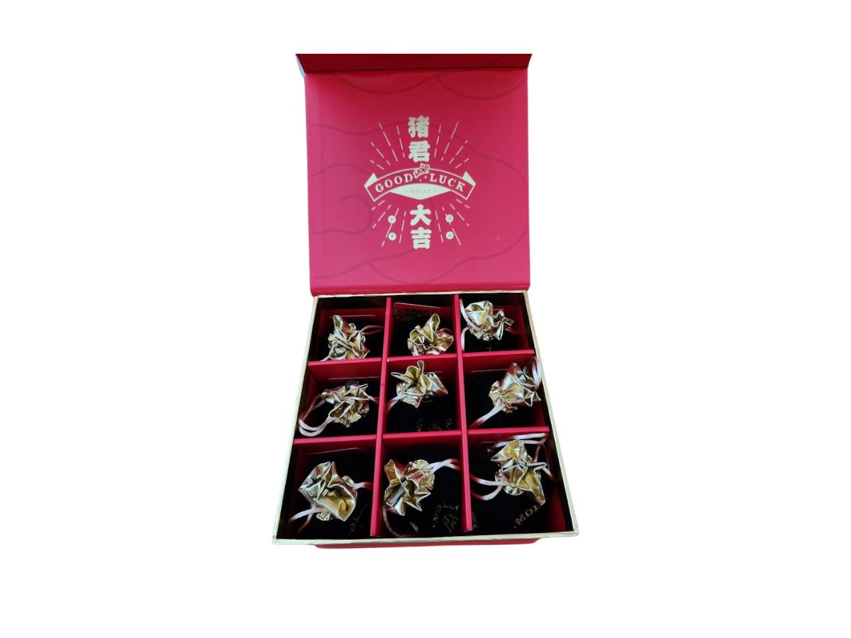 https://d2cva83hdk3bwc.cloudfront.net/pop-mart-molly-happy-chinese-new-year-2019-single-box-2.jpg