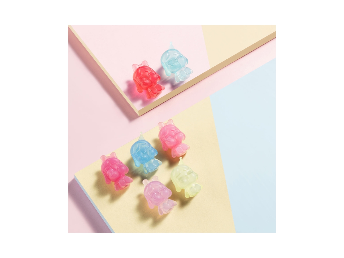 https://d2cva83hdk3bwc.cloudfront.net/pop-mart-pop-bean-crybaby-mini-figure-gradient-color-set-3.jpg