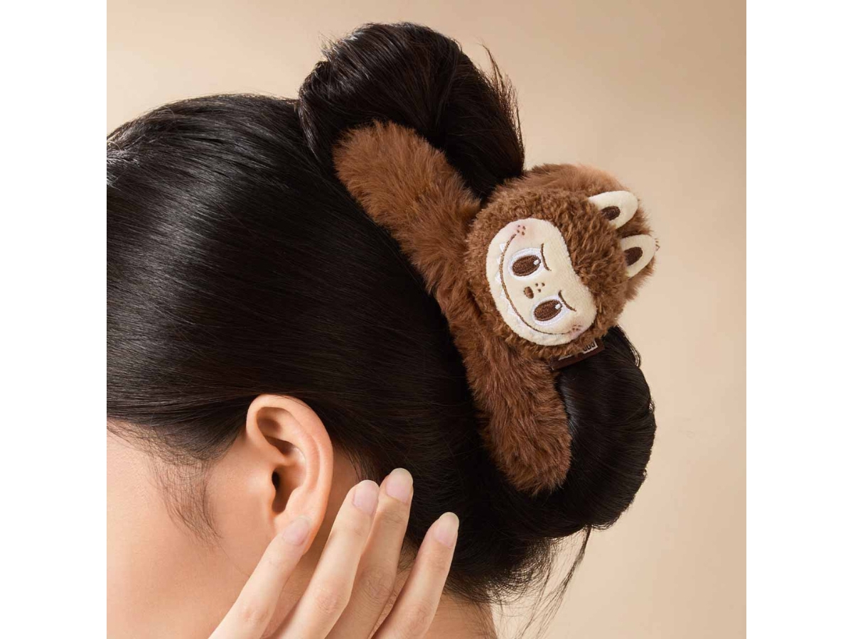 https://d2cva83hdk3bwc.cloudfront.net/pop-mart-the-monsters-classic-series-labubu-plush-hair-clip-2.jpg