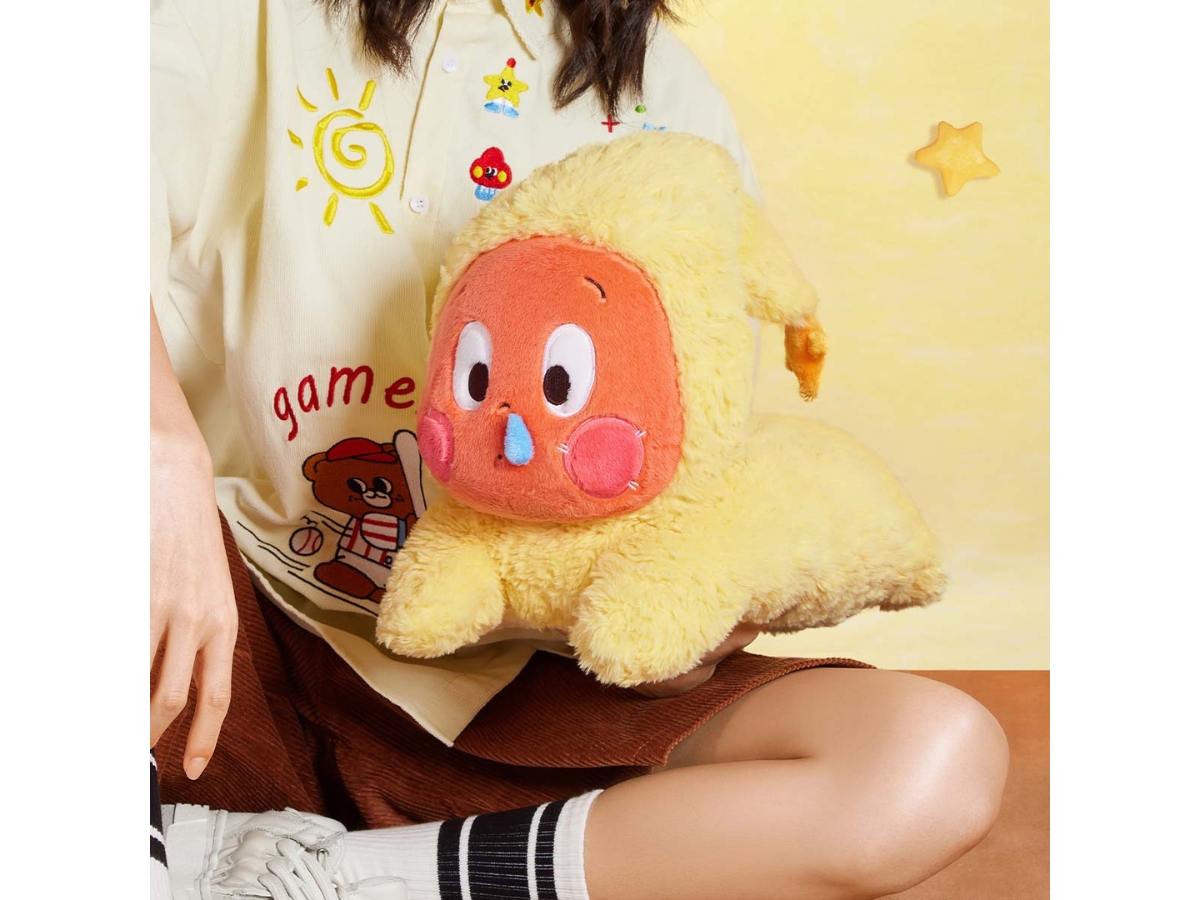 https://d2cva83hdk3bwc.cloudfront.net/pop-mart-we-are-twinkle-twinkle-series-pillow-3.jpg