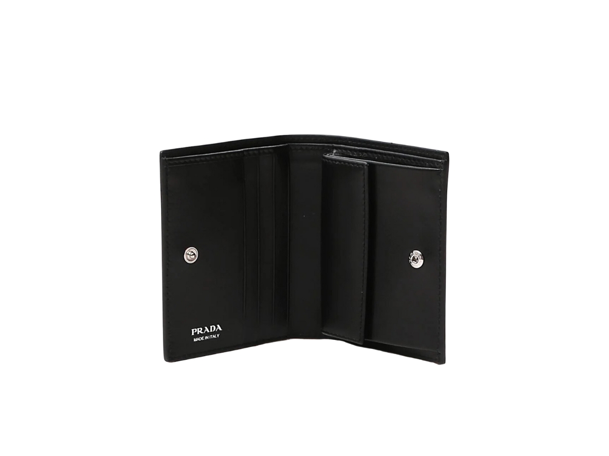 https://d2cva83hdk3bwc.cloudfront.net/prada-logo-plaque-bifold-wallet-in-leather-with-silver-metal-hardware-black-3.jpg