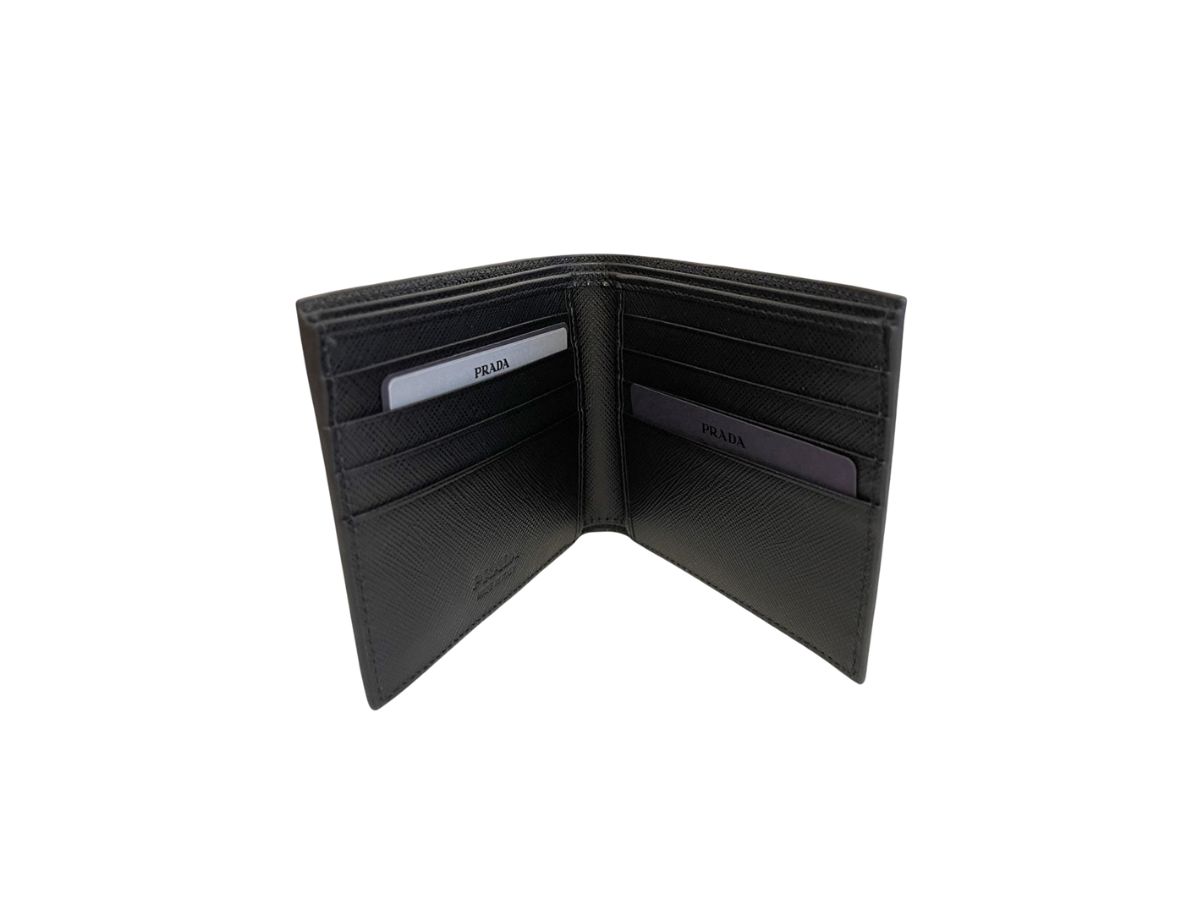 https://d2cva83hdk3bwc.cloudfront.net/prada-saffiano-leather-wallet-with-font-logo-nero-platino-2.jpg