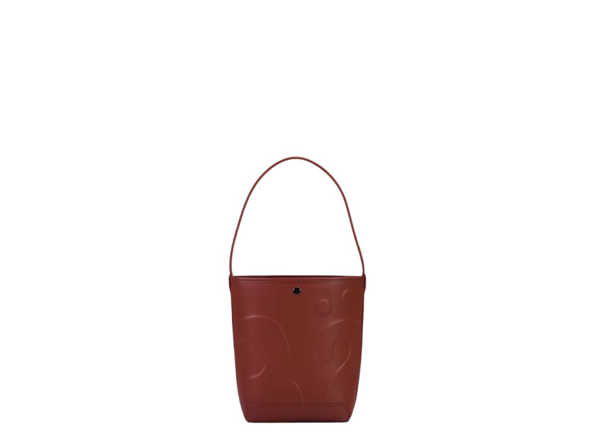 https://d2cva83hdk3bwc.cloudfront.net/rally-sbbrmtbws8tff-rally-movement-the-bag-whisper-scarlet-2.jpg