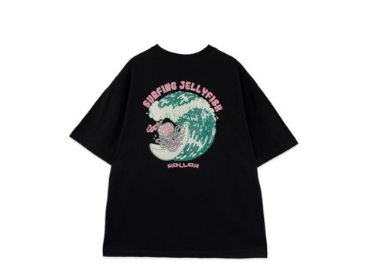https://d2cva83hdk3bwc.cloudfront.net/rollor_rollor---surfing-jellyfish-oversize-t-shirt---black---2.jpg
