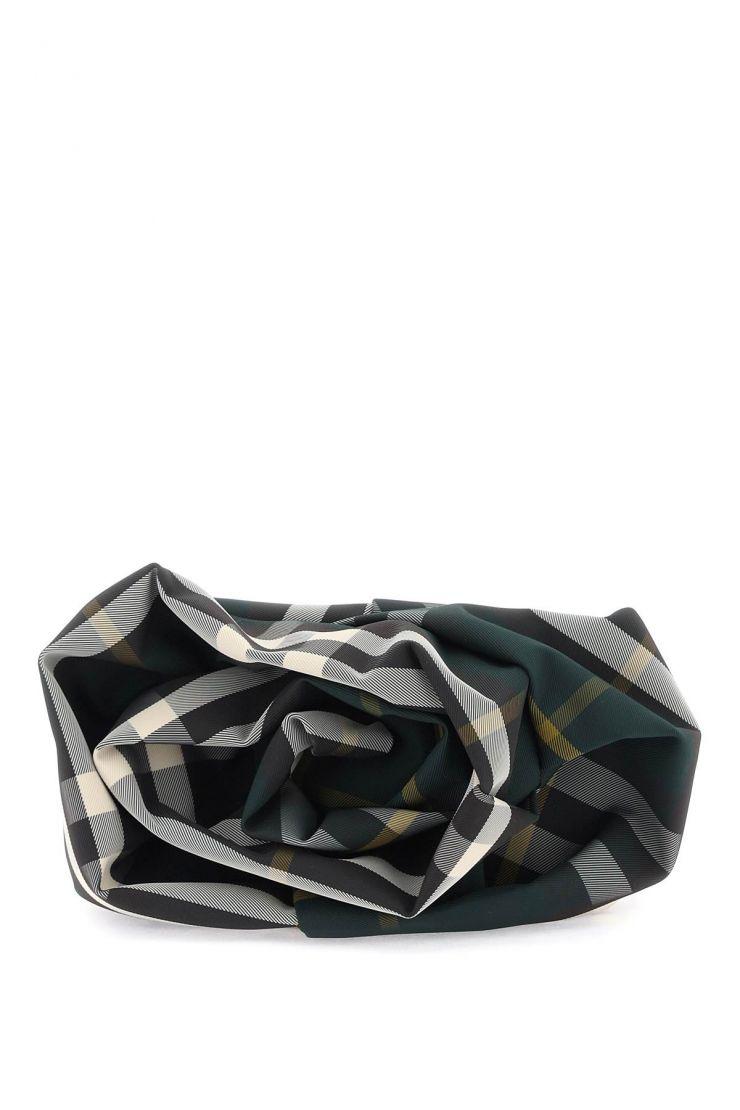 https://d2cva83hdk3bwc.cloudfront.net/rose-clutch-burberry-green-1.jpg