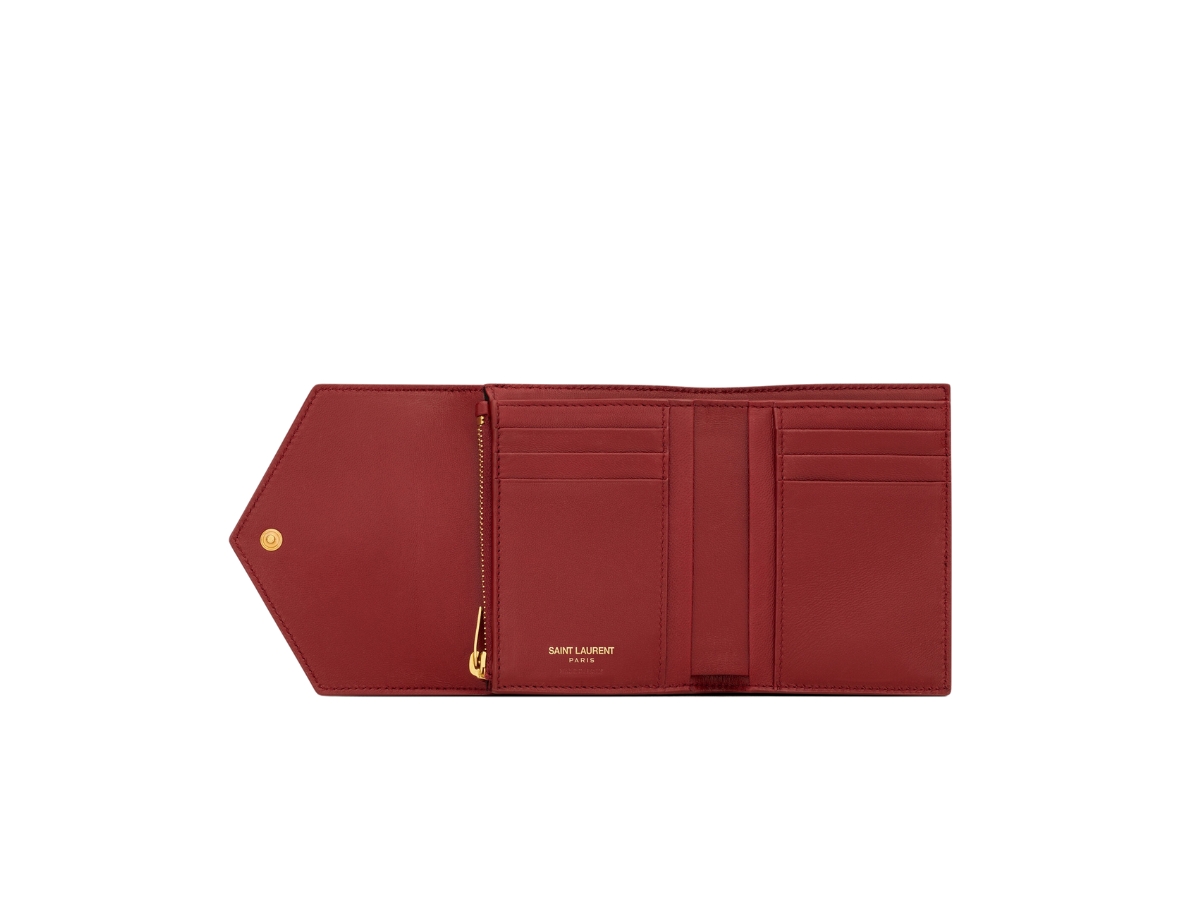 折りたたみ財布 Saint Laurent Cassandre Matelasse Compact Tri Fold Wallet Saint Laurent Cassandre Matelassé Compact Tri Fold Wallet In