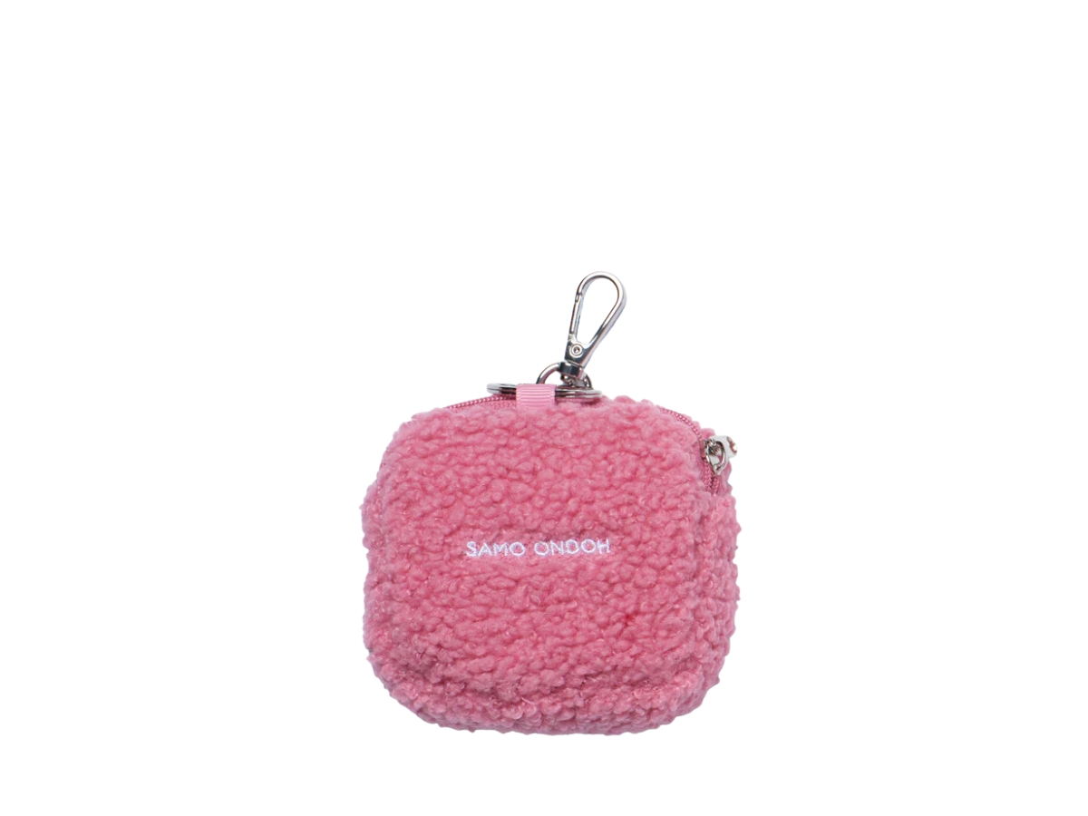 https://d2cva83hdk3bwc.cloudfront.net/samo-keasonacesp-samo-ondoh-nemoyom-airpods-case-eco-shearling-pink-2.jpg