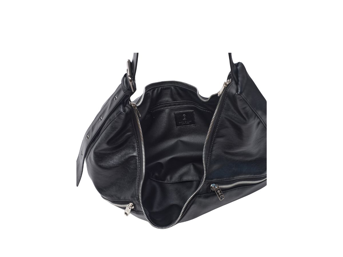 https://d2cva83hdk3bwc.cloudfront.net/samo-ondoh-apple-sling-bag-l-nappa-black-4.jpg