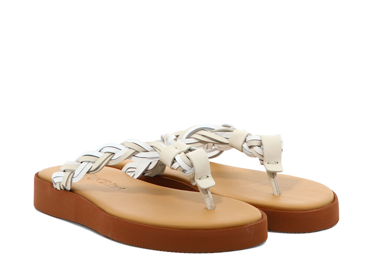 https://d2cva83hdk3bwc.cloudfront.net/sb40052a17073139-chlo-gaucho-sandals-white-pelle-di-vitello-gomma-w-2.jpg