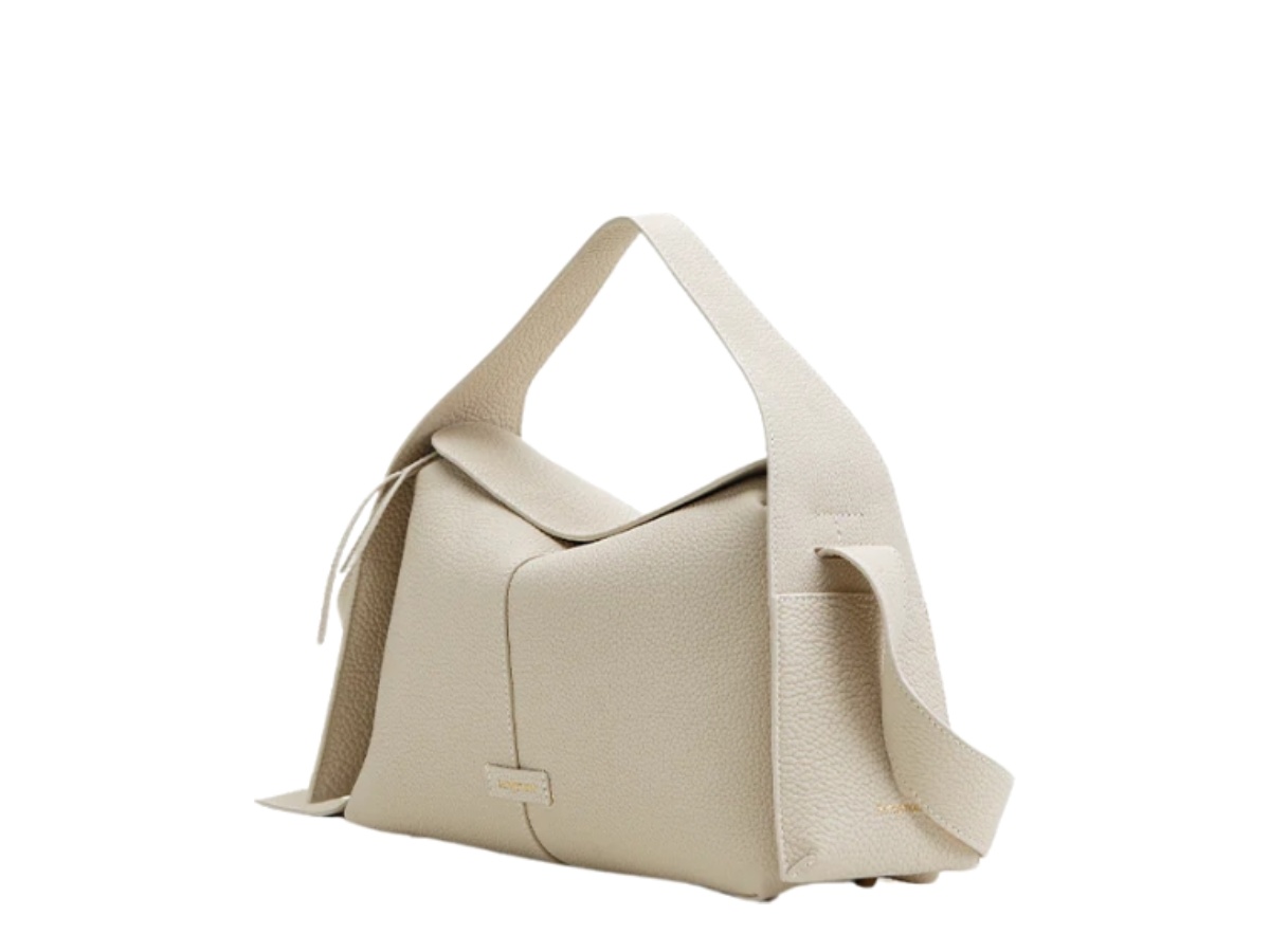 https://d2cva83hdk3bwc.cloudfront.net/smt-tbbsdrbi-songmont-drippy-roof-bag-ivory-1.jpg