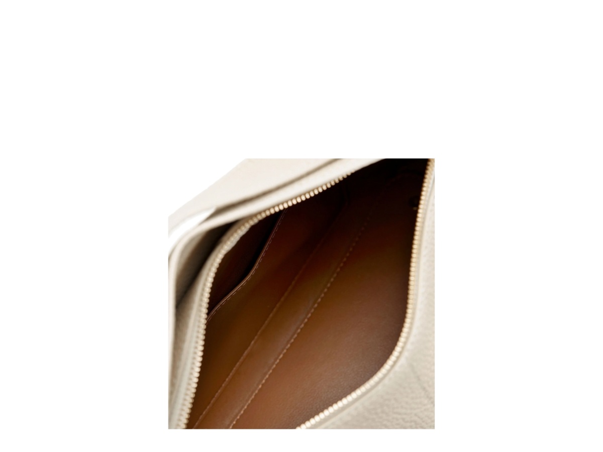 https://d2cva83hdk3bwc.cloudfront.net/smt-tbbsdrbi-songmont-drippy-roof-bag-ivory-2.jpg