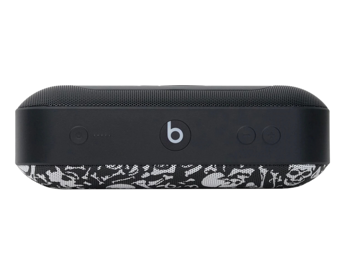 https://d2cva83hdk3bwc.cloudfront.net/st-ssy-x-beats-by-dr--dre-pill--speaker-2.jpg