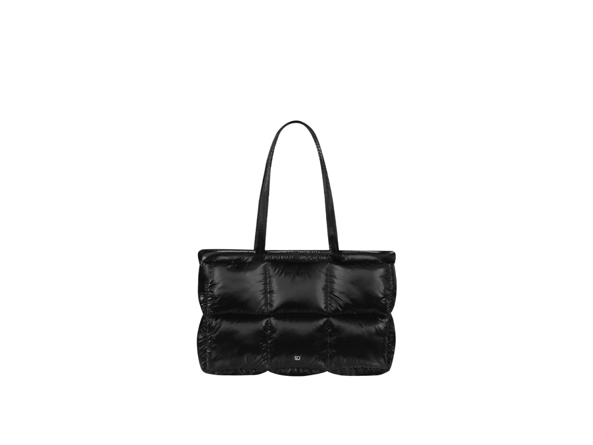https://d2cva83hdk3bwc.cloudfront.net/stand-oil-bubble-bag-black-1.jpg