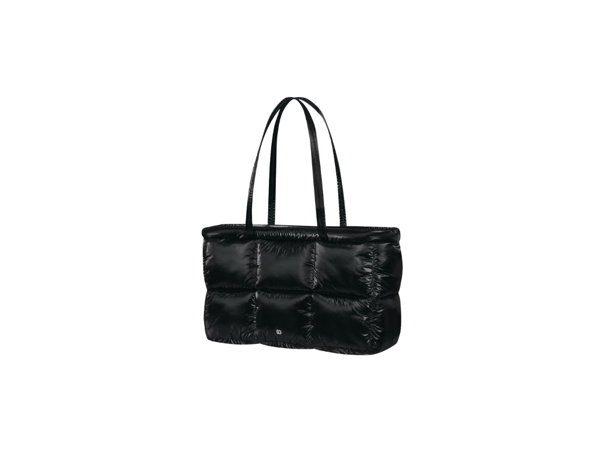 https://d2cva83hdk3bwc.cloudfront.net/stand-oil-bubble-bag-black-2.jpg