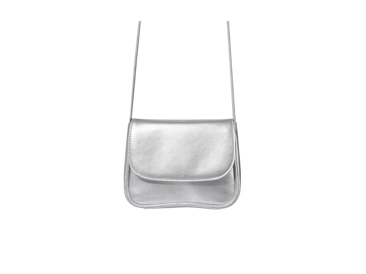 https://d2cva83hdk3bwc.cloudfront.net/stand-oil-cookie-bag-in-glossy-wrinkle-material-silver-1.jpg