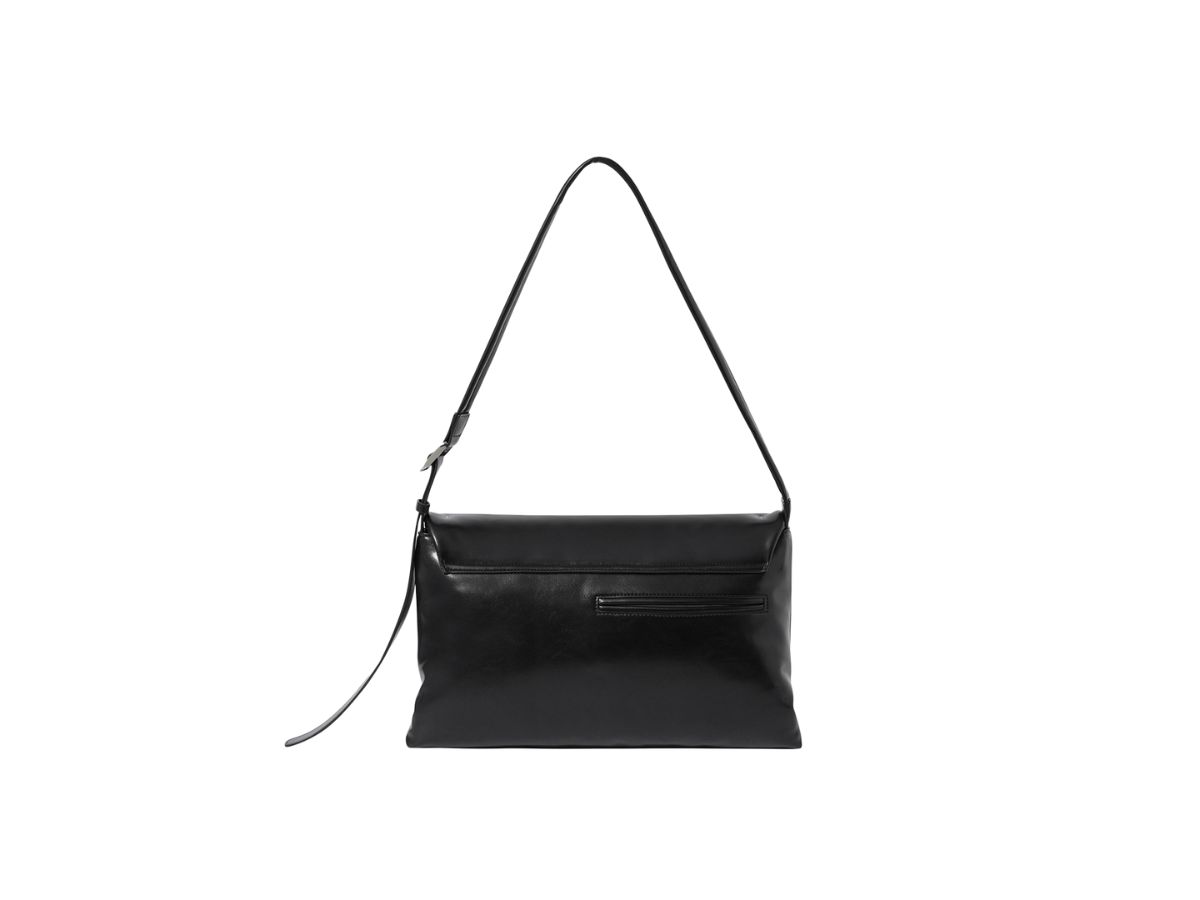 https://d2cva83hdk3bwc.cloudfront.net/stand-oil-fluffy-bag-in-vegan-leather-black-3.jpg