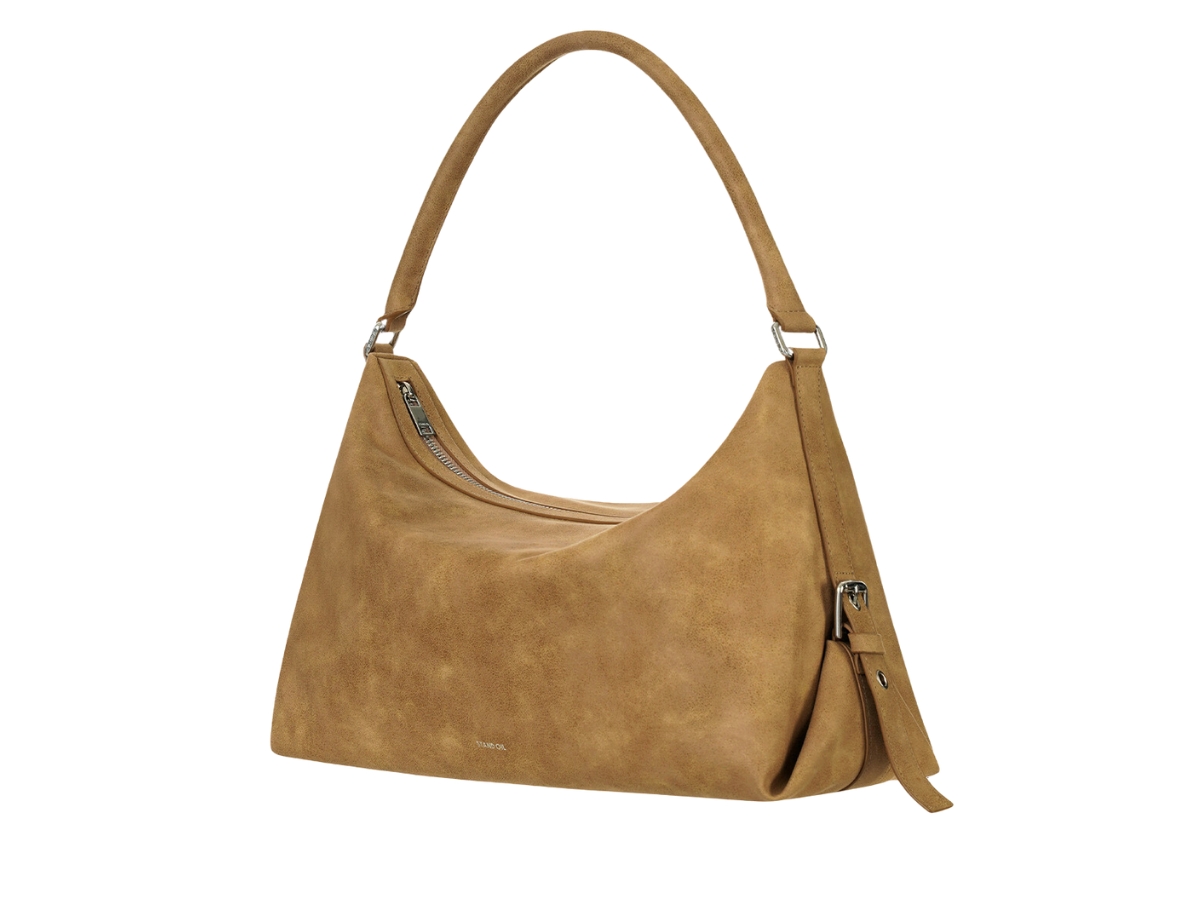 https://d2cva83hdk3bwc.cloudfront.net/stand-oil-mushy-bag-camel-2.jpg