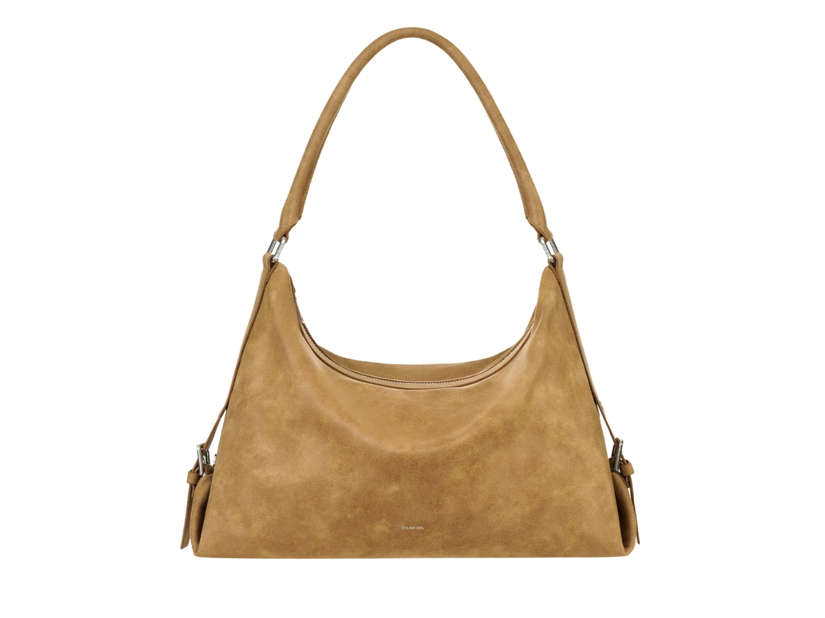https://d2cva83hdk3bwc.cloudfront.net/stand-oil-mushy-bag-camel-5.jpg
