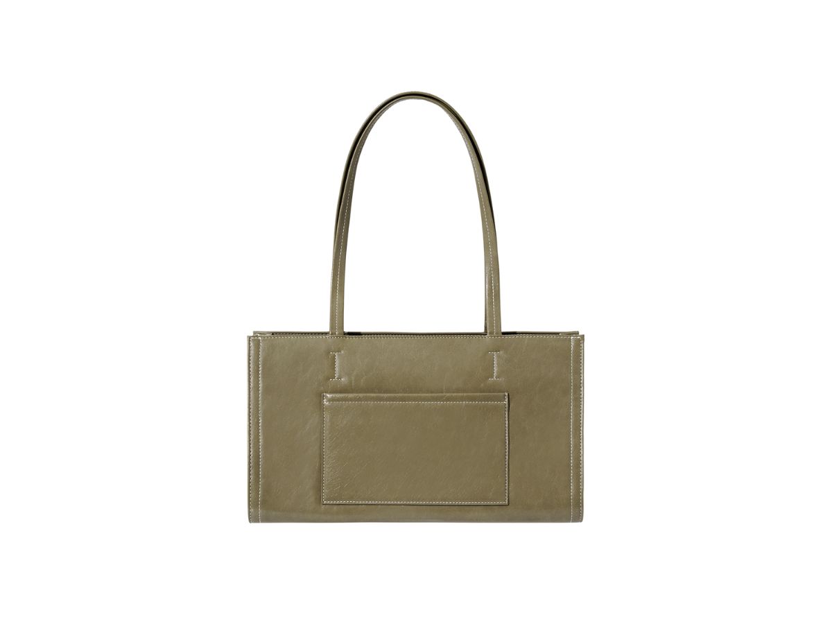 https://d2cva83hdk3bwc.cloudfront.net/stand-oil-oblong-bag-in-vegan-leather-basil-2.jpg