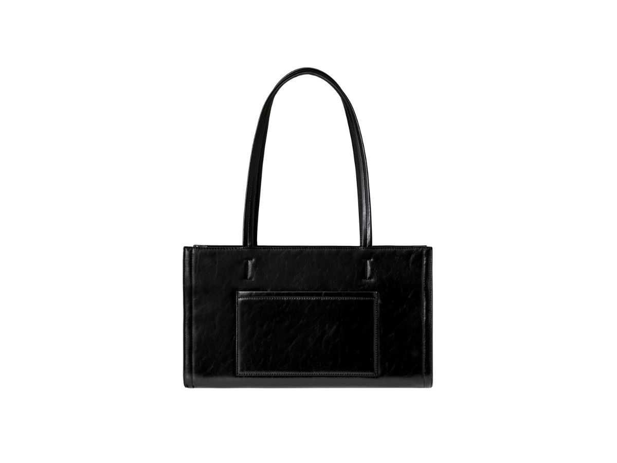 https://d2cva83hdk3bwc.cloudfront.net/stand-oil-oblong-bag-in-vegan-leather-black-2.jpg