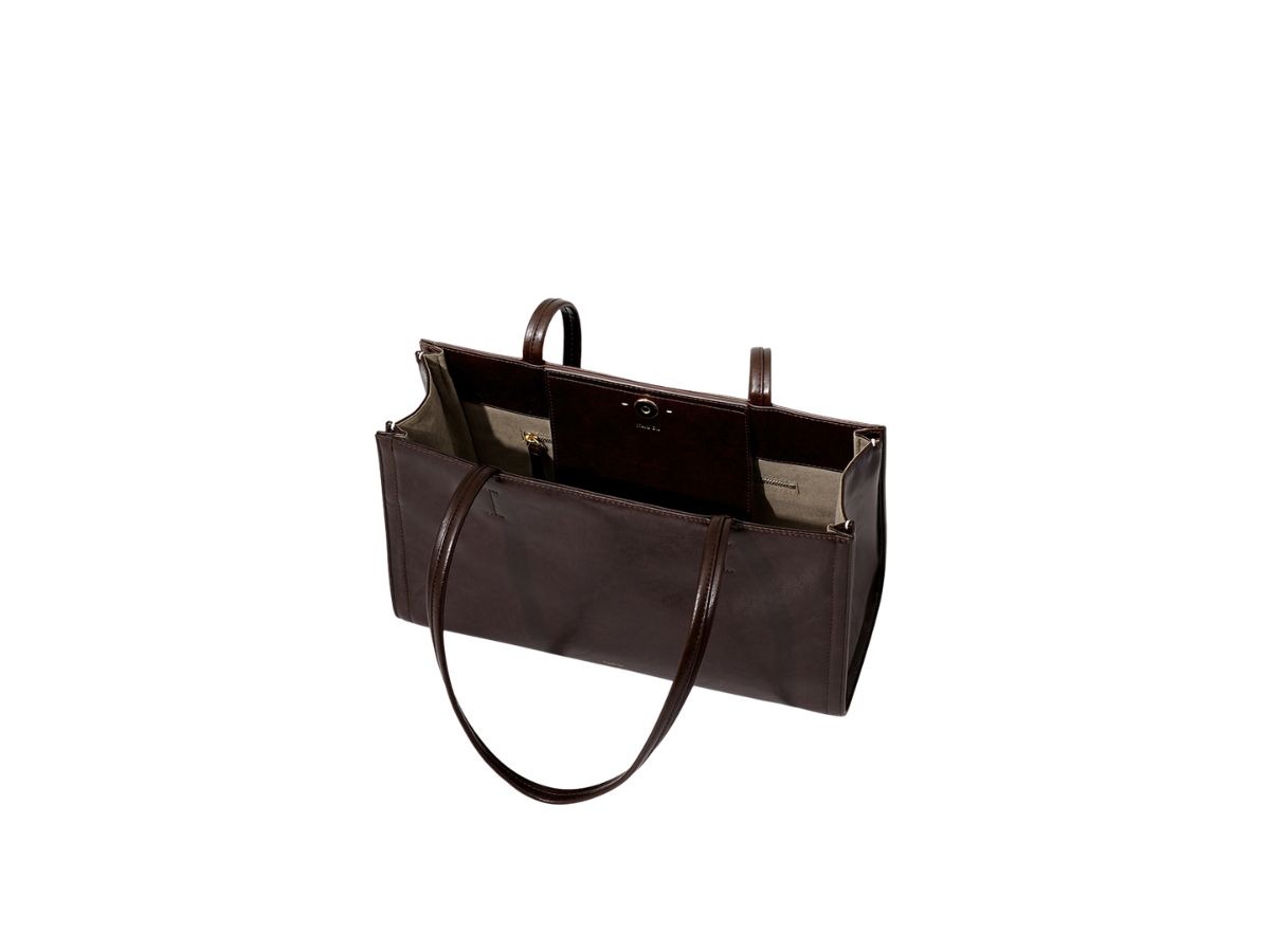 https://d2cva83hdk3bwc.cloudfront.net/stand-oil-oblong-bag-in-vegan-leather-marron-3.jpg