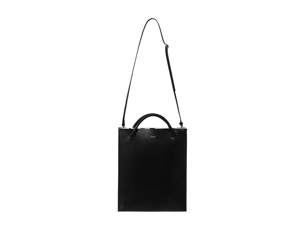 https://d2cva83hdk3bwc.cloudfront.net/stand-oil-portfolio-bag-in-vegan-leather-black-3.jpg