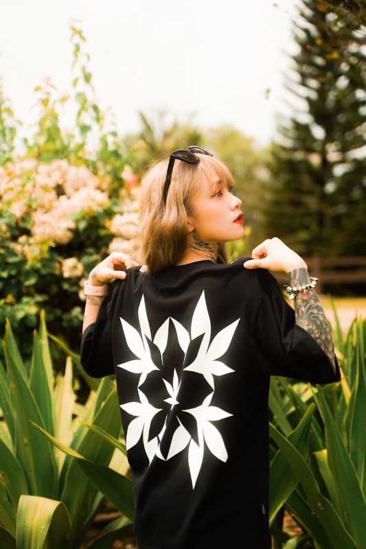 https://d2cva83hdk3bwc.cloudfront.net/stonedandco_dream---lotus-tee-black-4.jpg