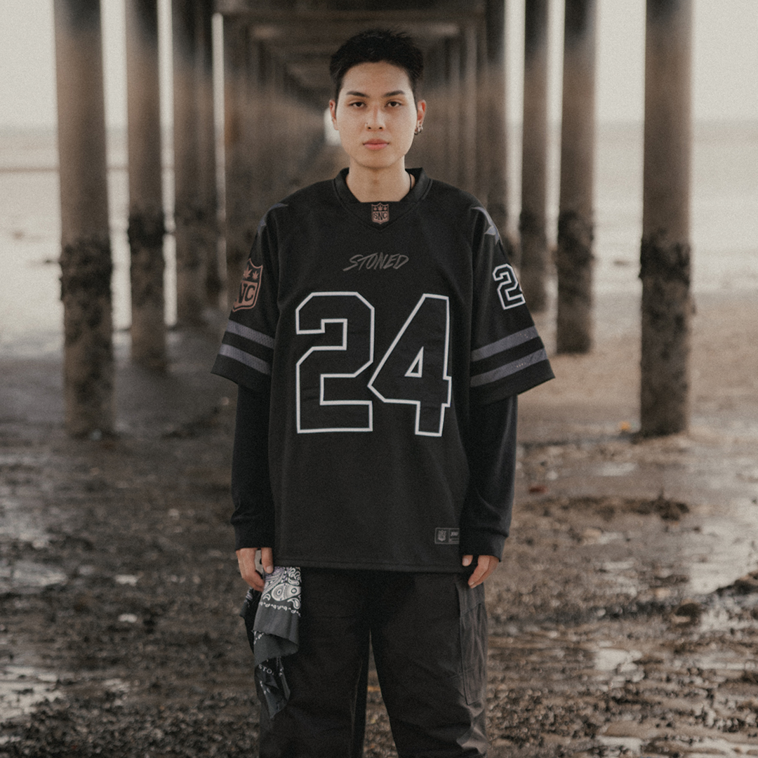 https://d2cva83hdk3bwc.cloudfront.net/stonedandco_void---nfl-jersey-black-5.jpg