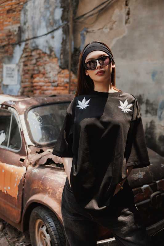 https://d2cva83hdk3bwc.cloudfront.net/stonedandco_wbb---uip-tee-black-3.jpg