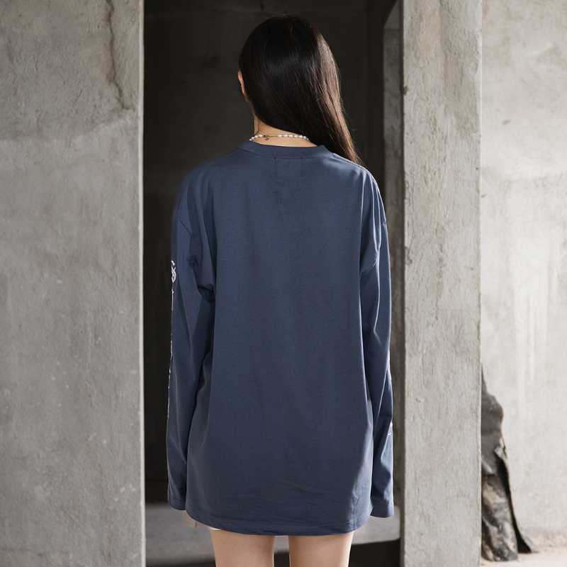 https://d2cva83hdk3bwc.cloudfront.net/stonedandco_wbb25---letter-l-s-tee-navy-5.jpg
