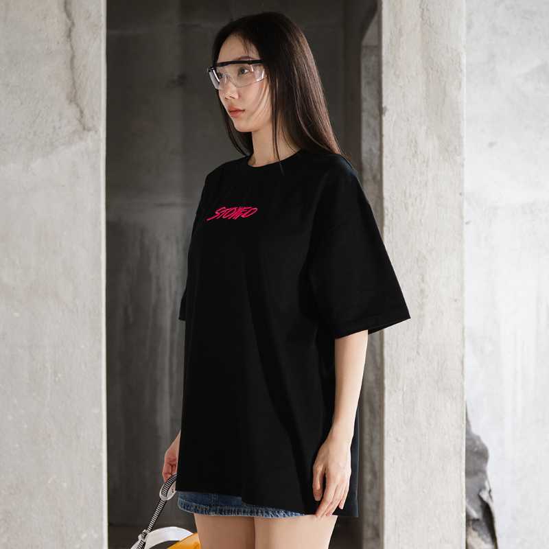 https://d2cva83hdk3bwc.cloudfront.net/stonedandco_wbb25--emblem-tee-black--4.jpg