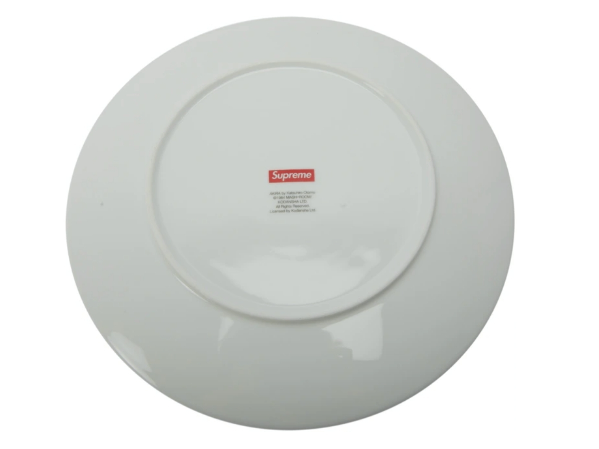 https://d2cva83hdk3bwc.cloudfront.net/supreme-akira-pill-ceramic-plate-white-2.jpg