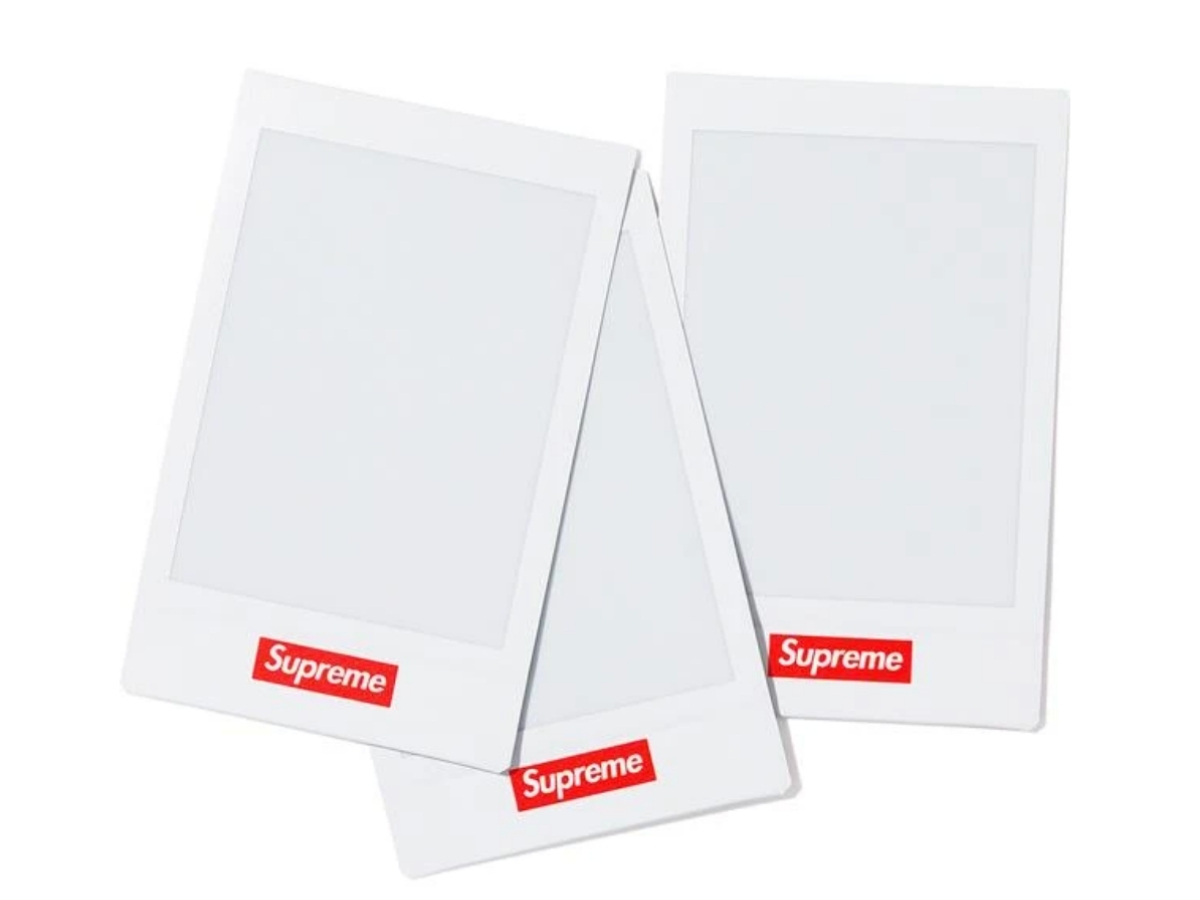 https://d2cva83hdk3bwc.cloudfront.net/supreme-fujifilm-instax-mini-instant-film--pack-of-10--white-2.jpg