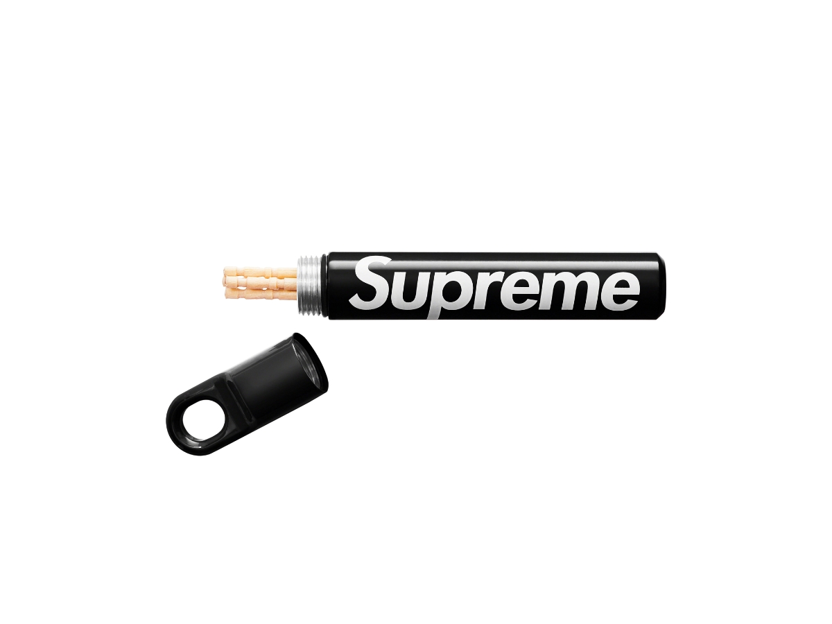 https://d2cva83hdk3bwc.cloudfront.net/supreme-james-brand-cache-black--fw23--3.jpg