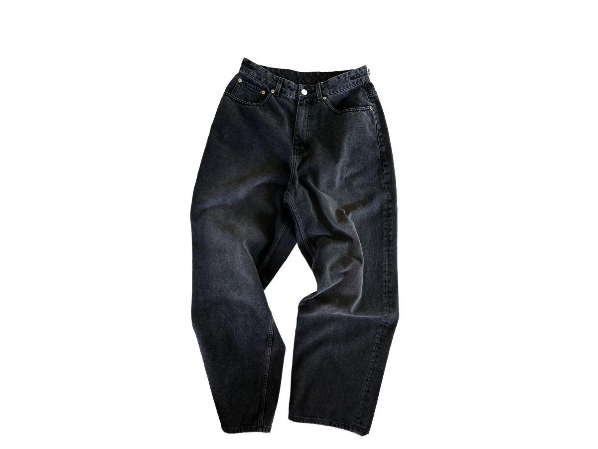 https://d2cva83hdk3bwc.cloudfront.net/temporary-universe-wide-relaxed-denim-black-1.jpg